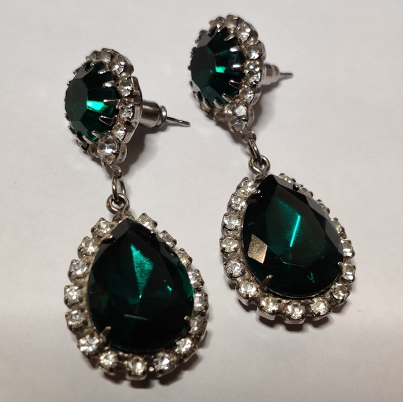 Vintage Emerald Glass Earrings - Picture 2 of 14